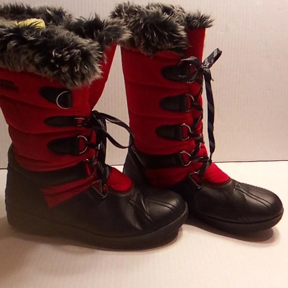 RUGGED OUTBACK Red and Black Fur-Lined Winter Boots